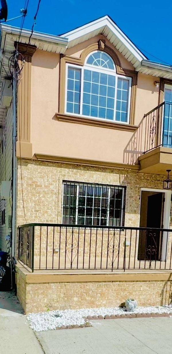 Casa com 6 Quartos à Venda em Queens Village - Nova Iorque - EUA