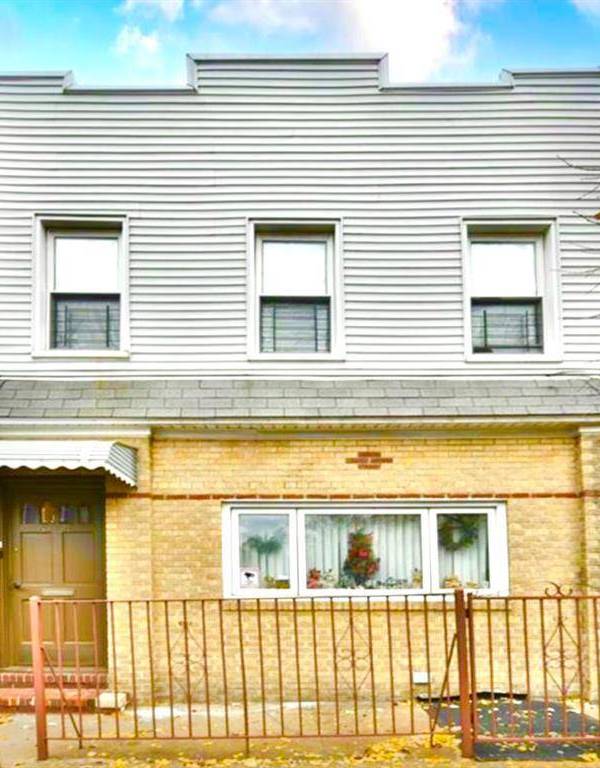 Casa com 6 Quartos à Venda em Ridgewood - Nova Iorque - EUA