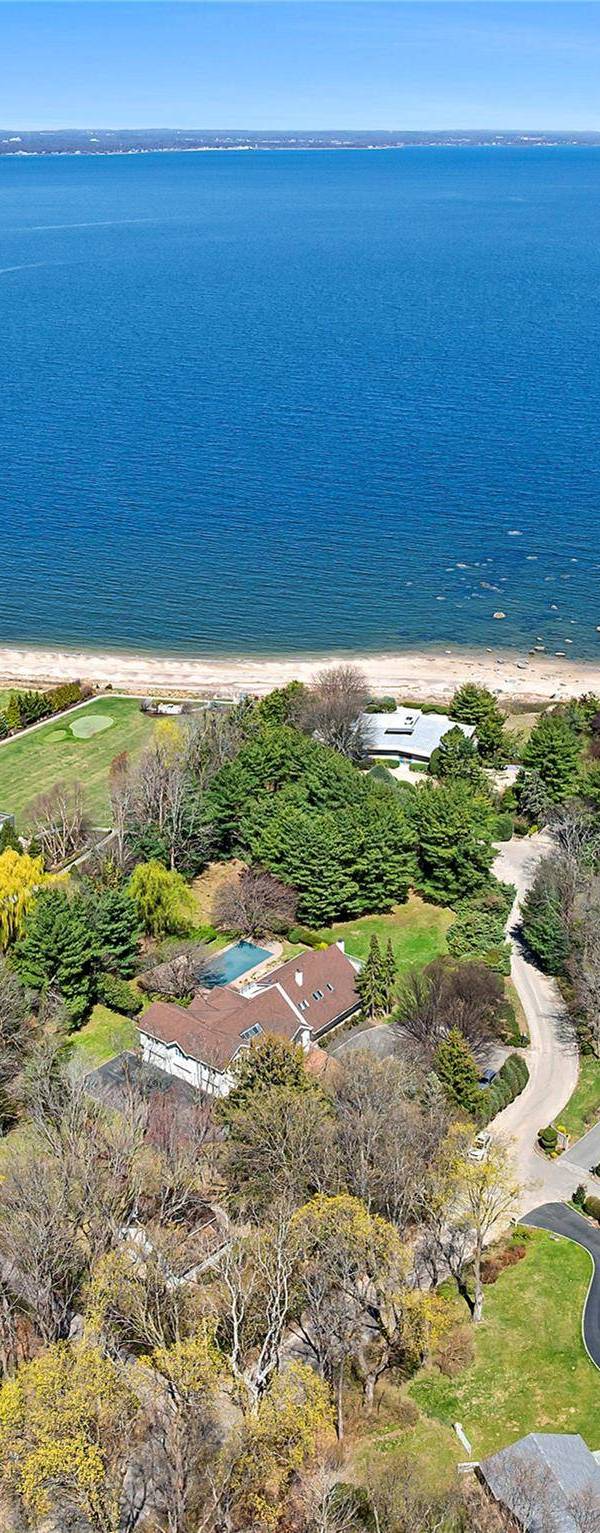 6 Bedroom Home for Sale in Sands Point - New York - USA