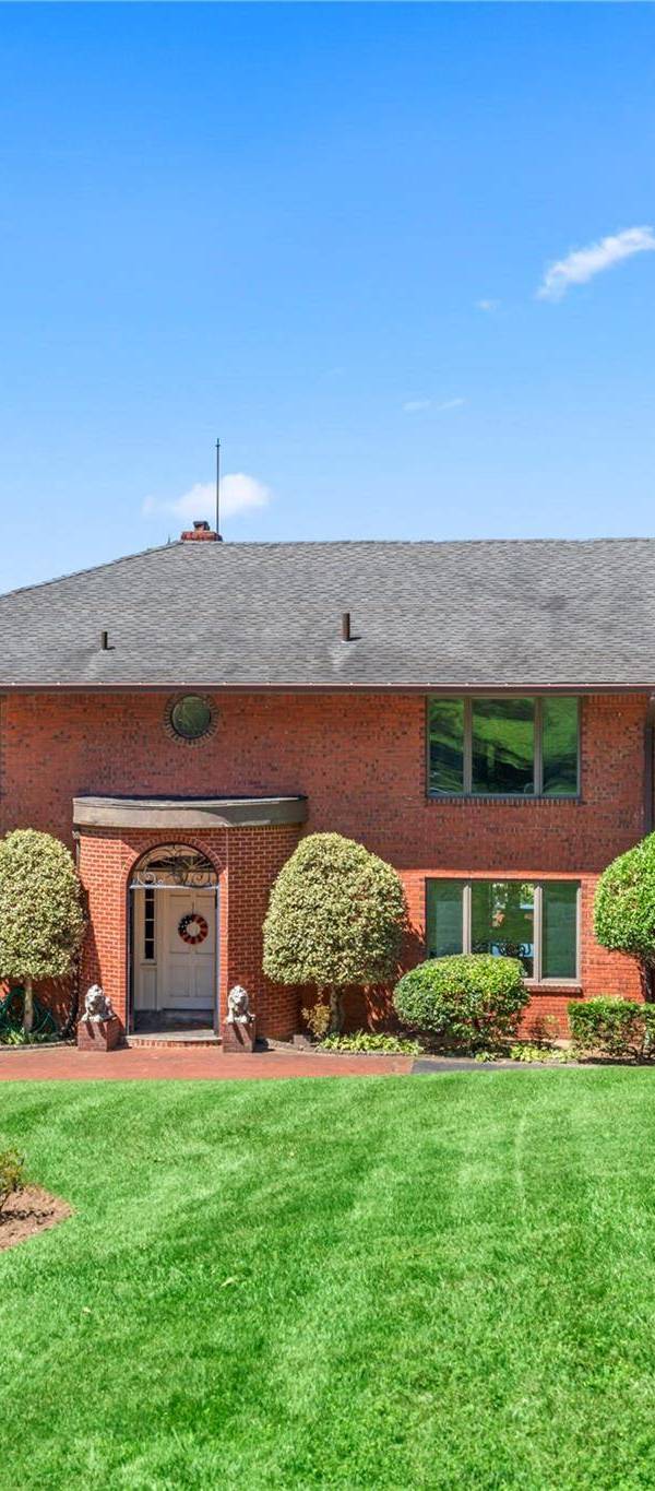 6 Bedroom Home for Sale in Sands Point - New York - USA
