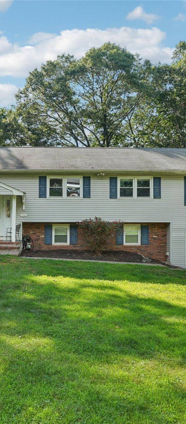 Casa con 6 Dormitorios en Venta en Suffern - Nueva York - EE. UU.