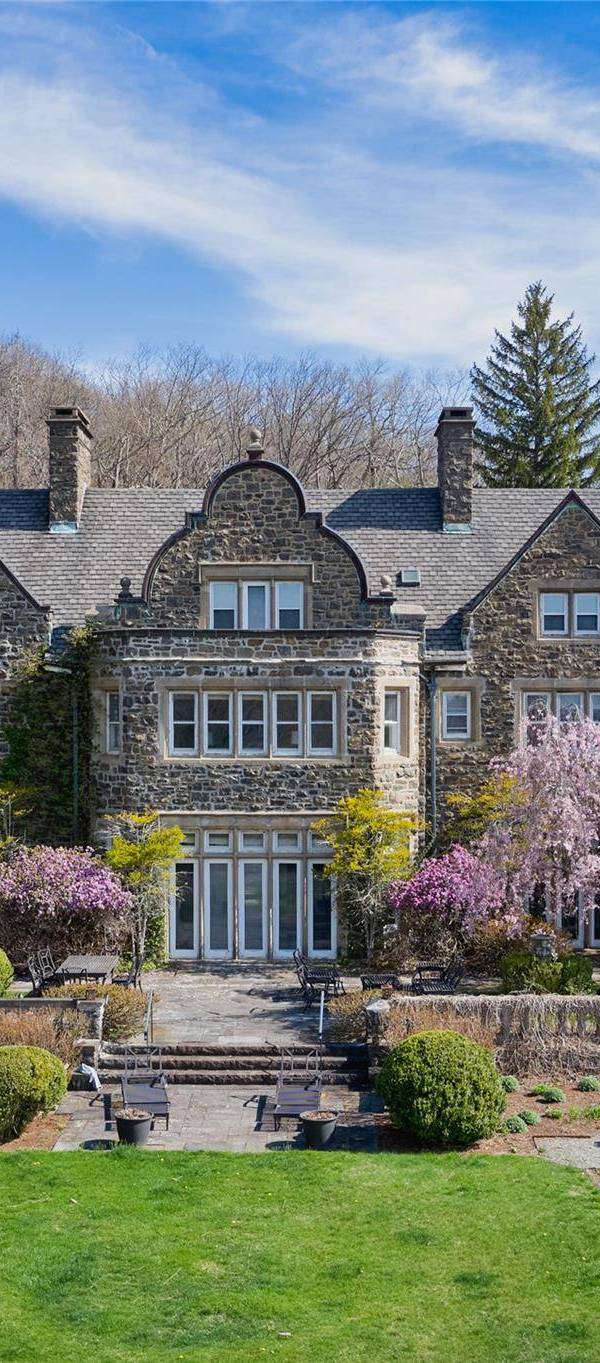 Casa com 6 Quartos à Venda em Tuxedo Park - Nova Iorque - EUA