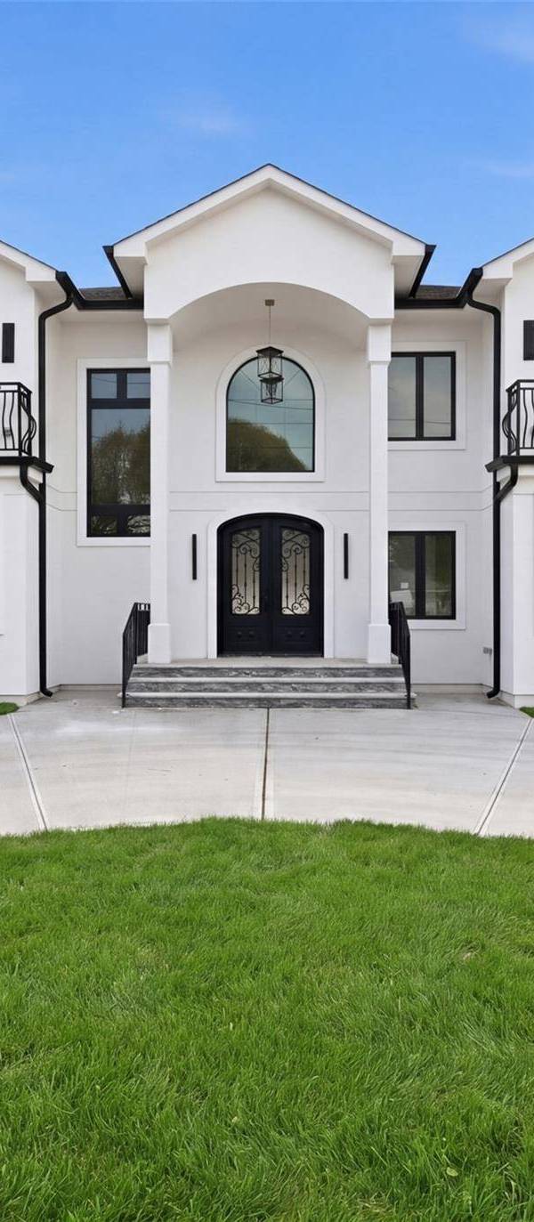 Casa de 6 Dormitorios en Venta en Valley Stream - Nueva York - EE. UU.
