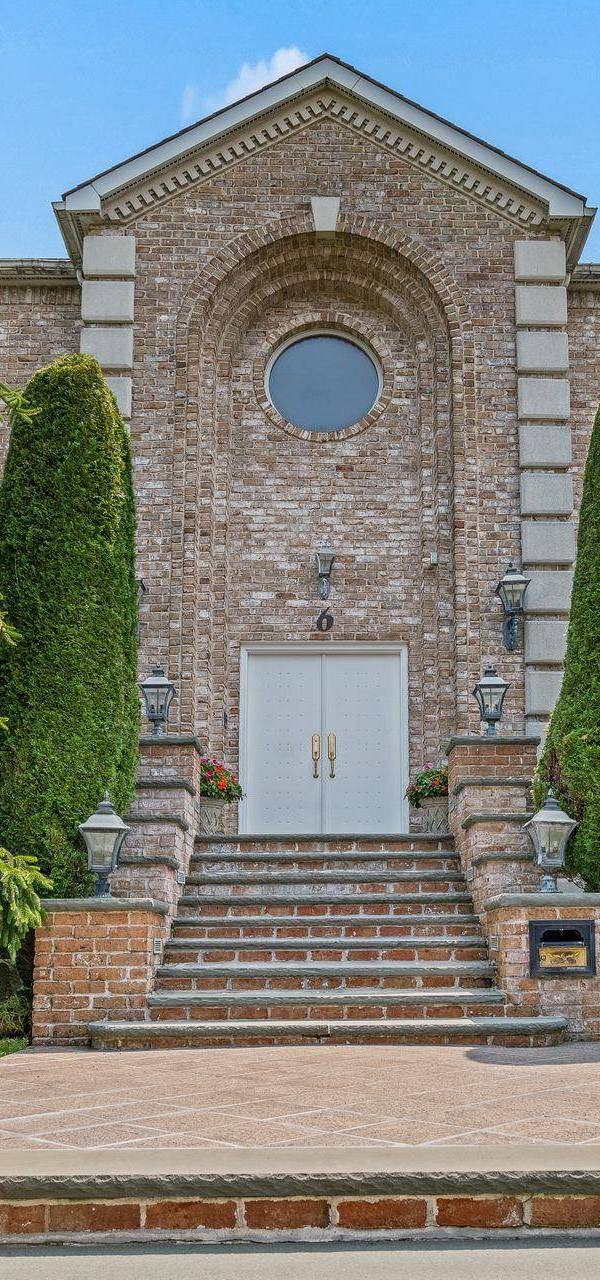 Casa de 6 Dormitorios en Venta en Whitestone - Nueva York - EE. UU.