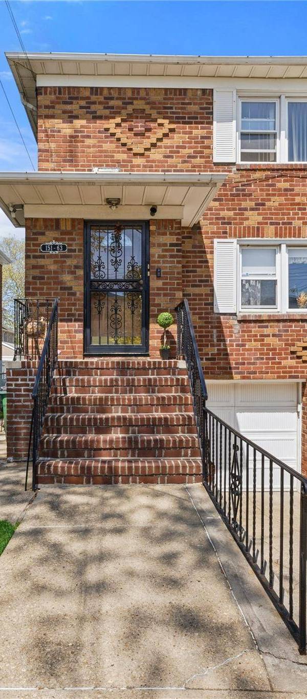 Casa de 6 Dormitorios en Venta en Whitestone - Nueva York - EE. UU.