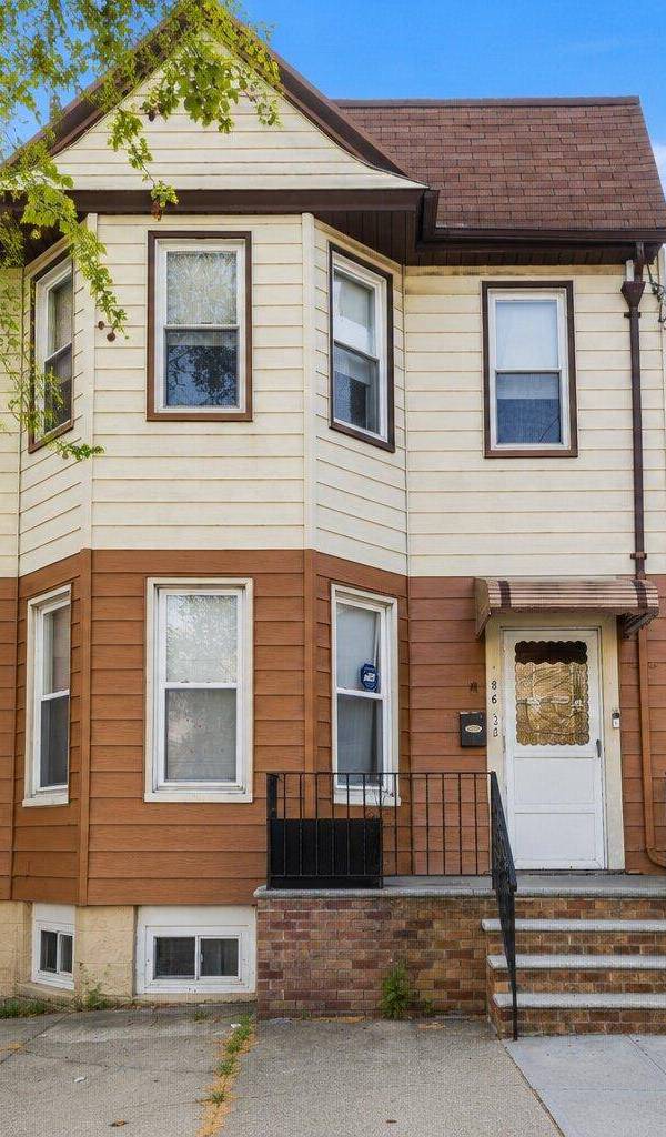 6 Bedroom Home for Sale in Woodhaven - New York - USA