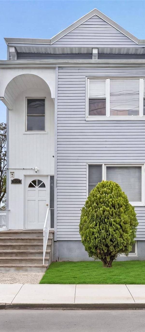 6 Bedroom Home for Sale in Yonkers - New York - USA