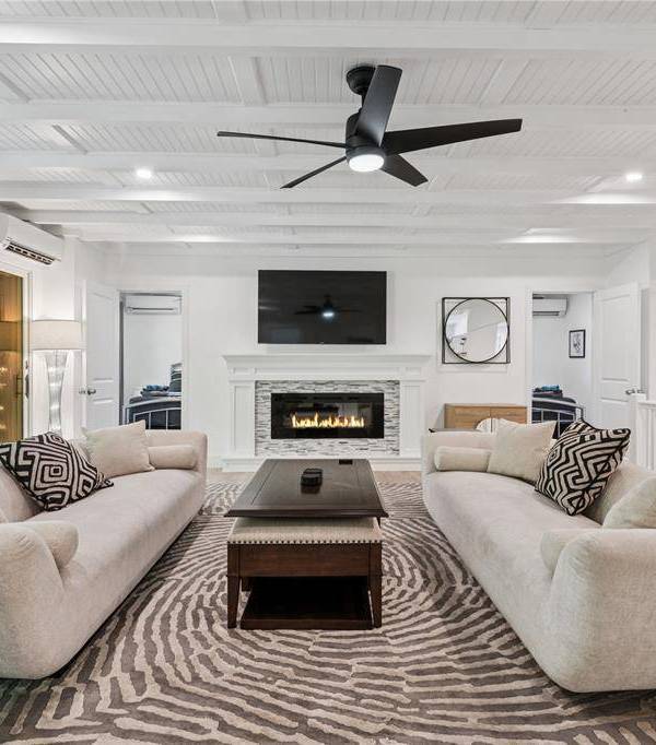 Casa com 7 Quartos à Beira-Mar à Venda em Fire Island Pines - Nova Iorque - EUA