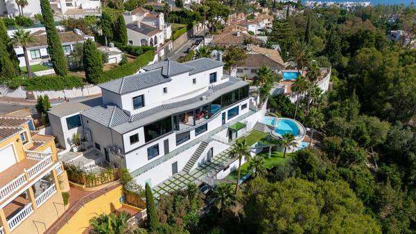 Maison de 7 Chambres à Vendre à Benalmádena, Costa del Sol