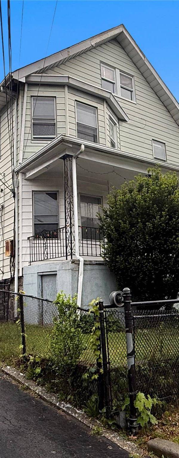 Casa com 7 Quartos à Venda em Port Chester - Nova Iorque - EUA