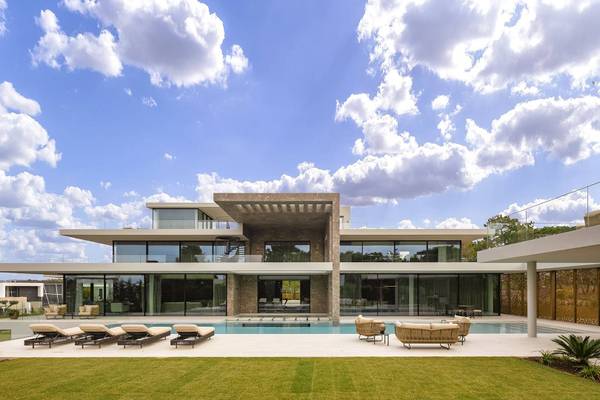 7-Bedroom Home for Sale in Quinta do Lago
