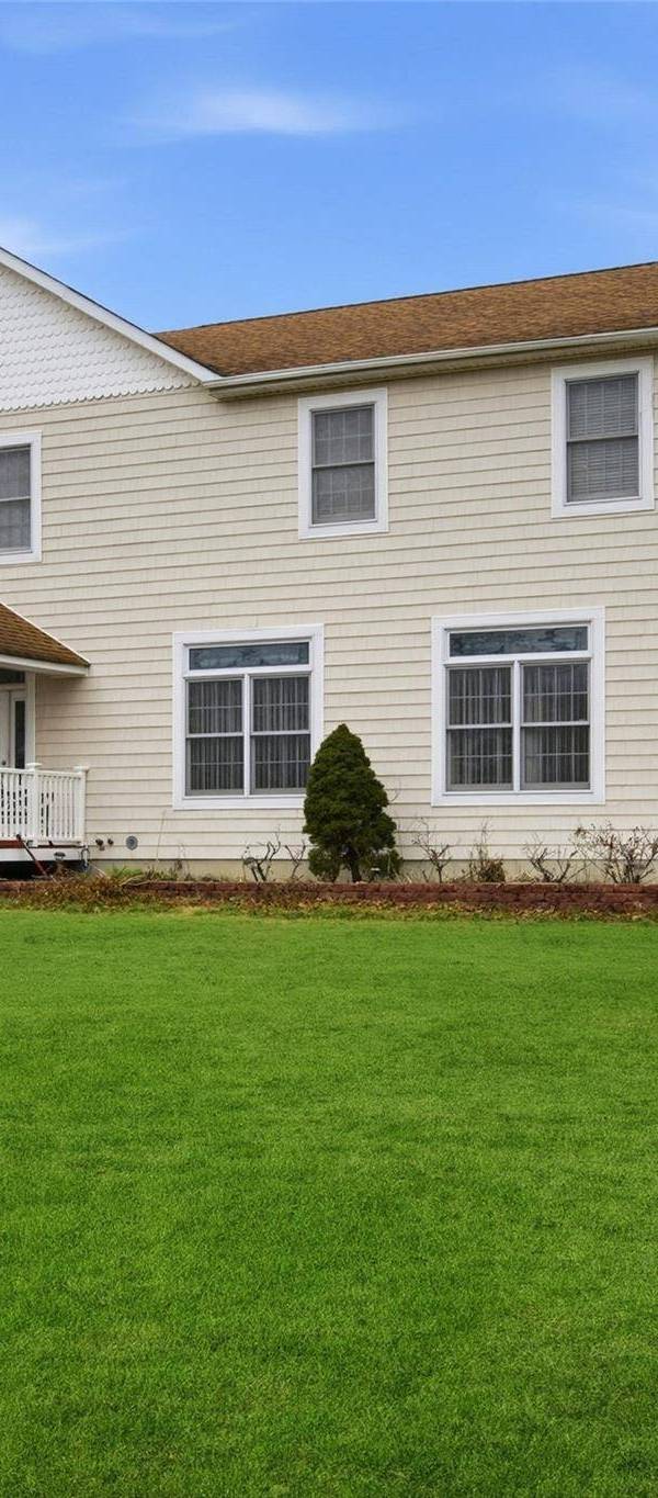 7 Bedroom Home for Sale in Ronkonkoma - New York - USA