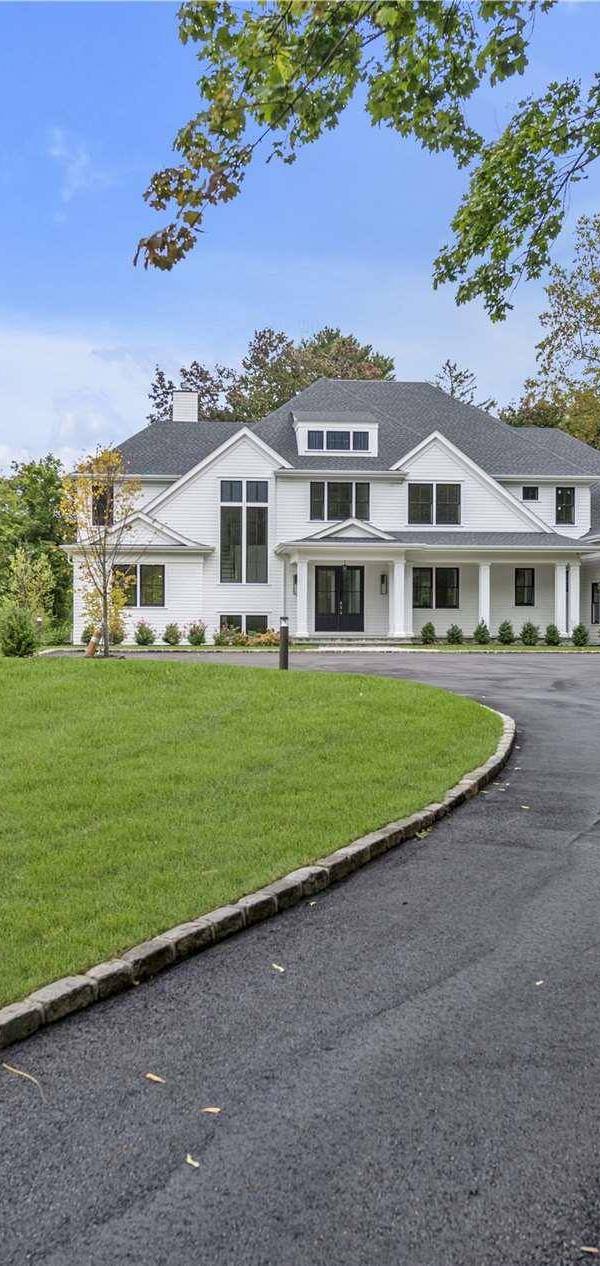 7 Bedroom Home for Sale in Sands Point - New York - USA