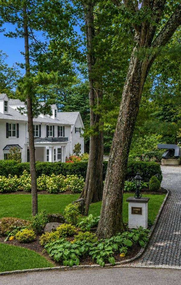 7 Bedroom Home for Sale in Sands Point - New York - USA