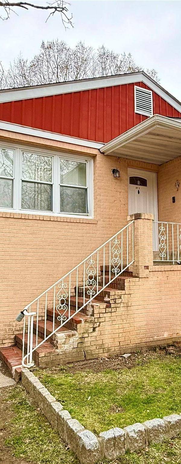 Hogar con 7 Dormitorios en Venta en Suffern - Nueva York - EE. UU.