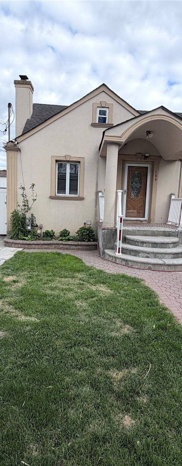 7 Bedroom Home for Sale in Uniondale - New York - USA