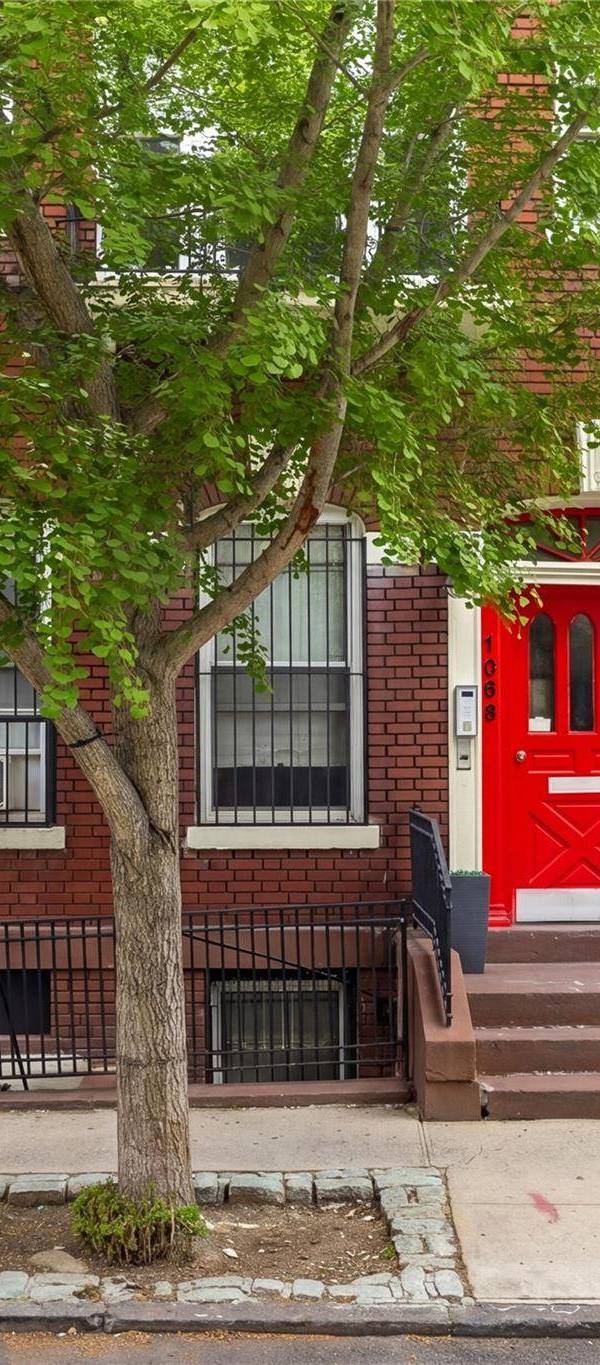 Casa de 8 Dormitorios en Venta en Bronx - Nueva York - EE. UU.