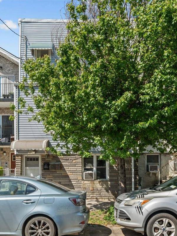 Casa de 8 Dormitorios en Venta en Bronx - Nueva York - EE. UU.
