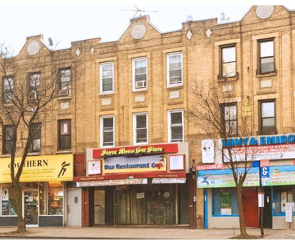 Casa de 8 Dormitorios en Venta en Corona - Nueva York - EE. UU.