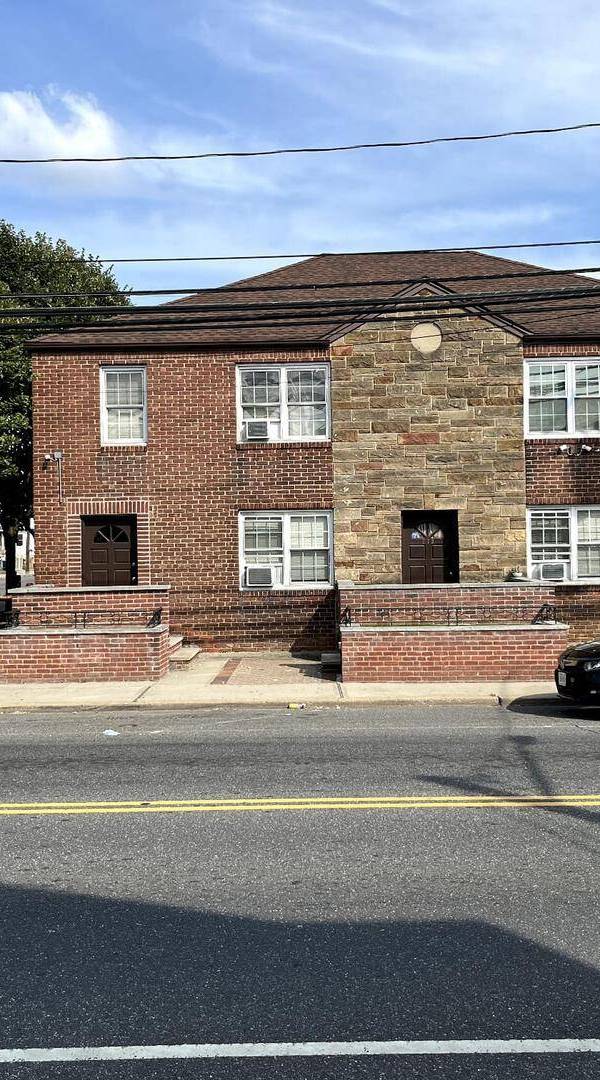 Maison 8 chambres à Vendre à Elmont - New York - USA
