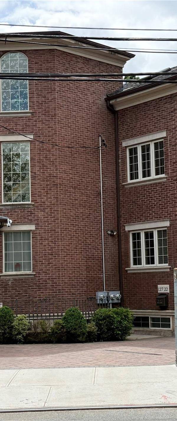 Casa com 8 Quartos à Venda em Kew Gardens - Nova Iorque - EUA