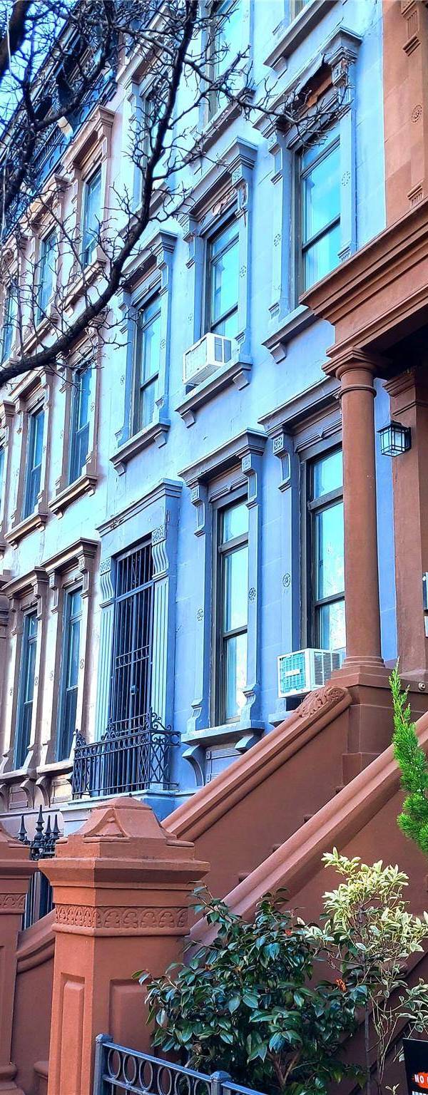 8 Bedroom Home for Sale in New York - Manhattan - New York - USA