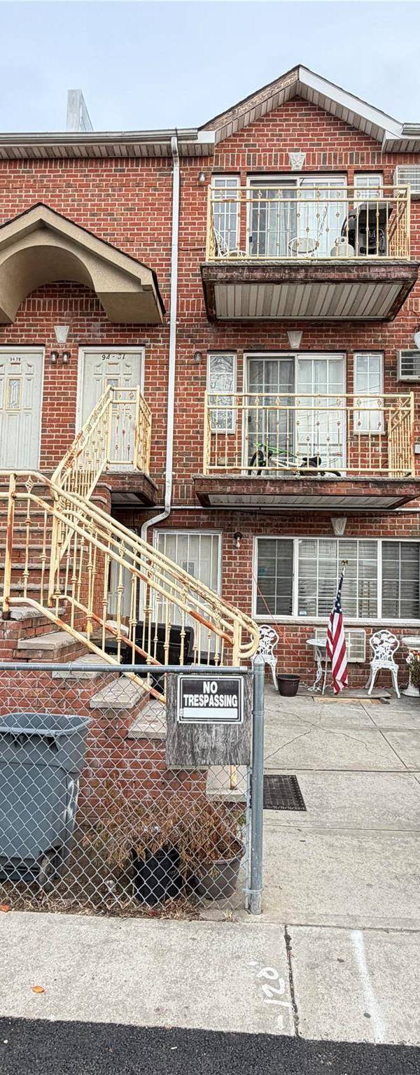 Casa com 8 Quartos à Venda em Queens Village - Nova Iorque - EUA