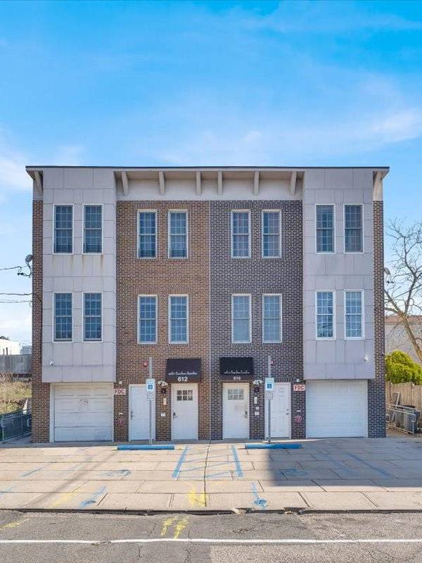 Casa com 8 Quartos à Venda em Union City - Nova Jersey - EUA