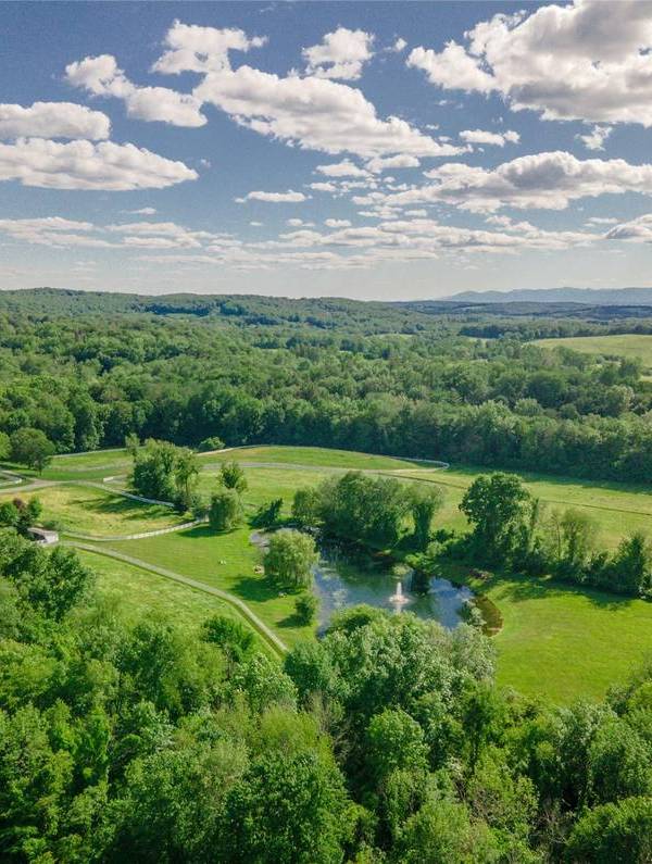 8 Bedroom Home for Sale in White Bridge Rd Chatham - NY - USA