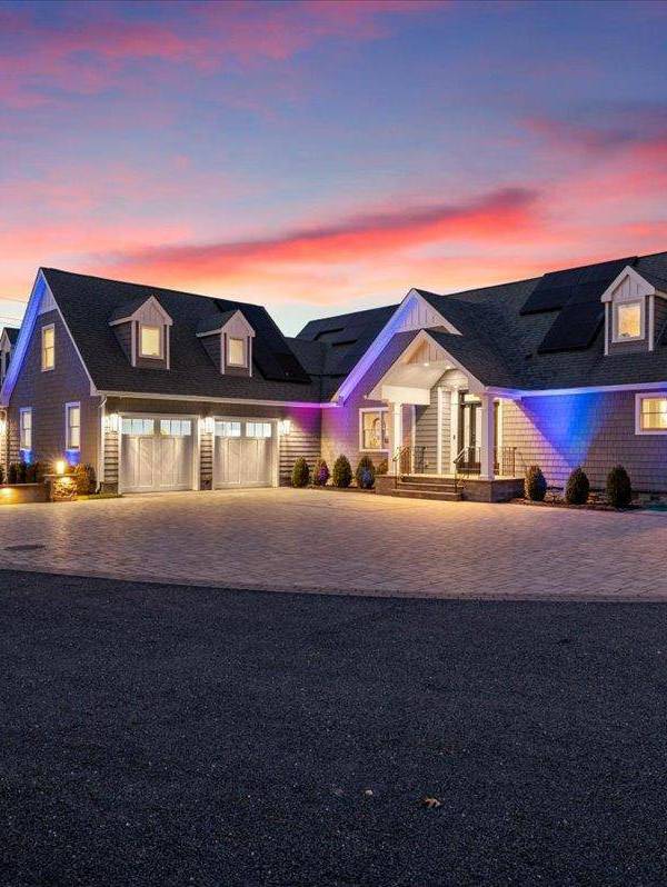 Casa de 9 Dormitorios Frente al Mar en Venta en Hampton Bays - Nueva York - EE. UU.
