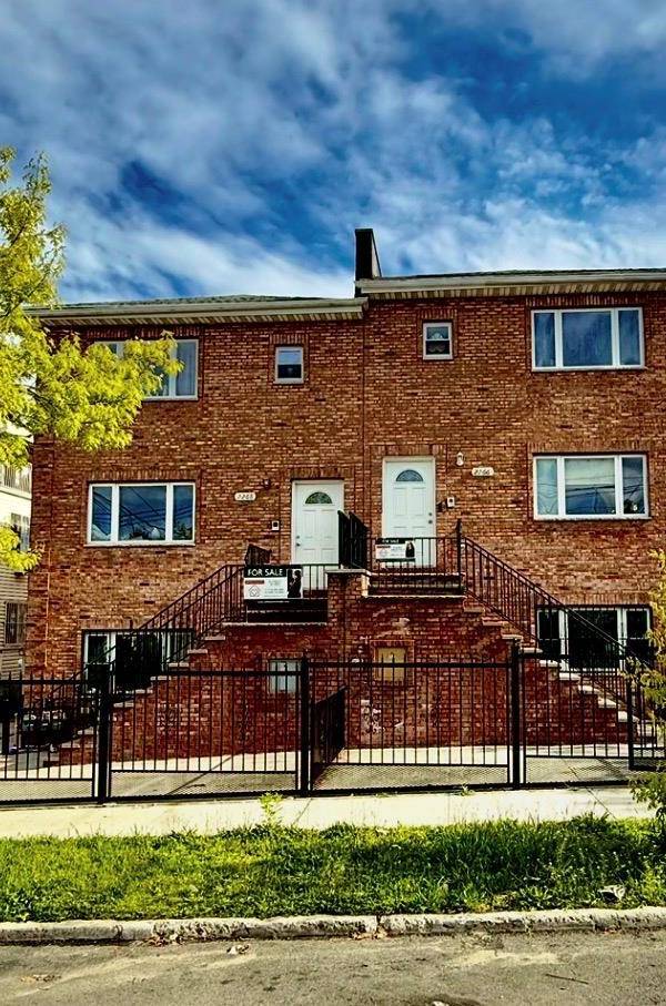 Casa de 9 Dormitorios en Venta en Bronx - Nueva York - EE. UU.