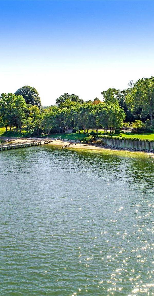 Propriété à Vendre à Great Neck, NY – Swan Landing