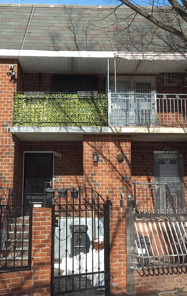 Casa de 5 Dormitorios en Venta en el Bronx – 863 Home ST