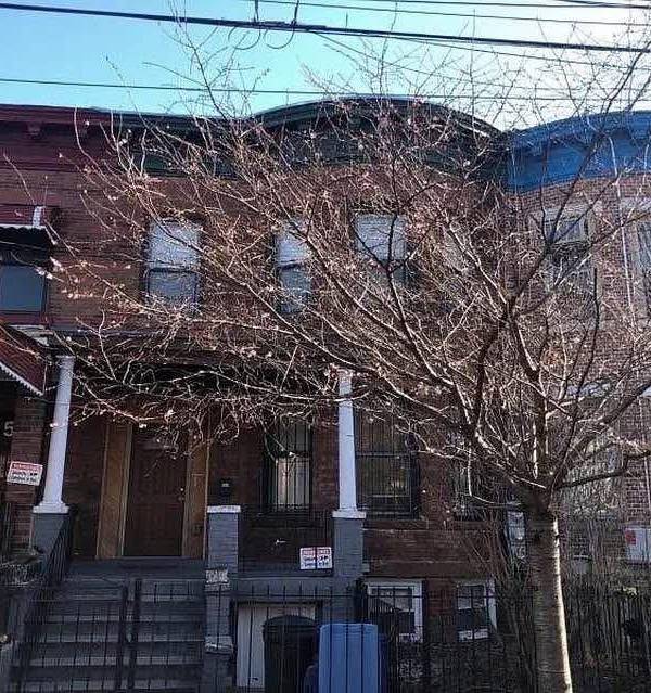 Casa de 6 Dormitorios en Venta en Brooklyn – Hendrix ST