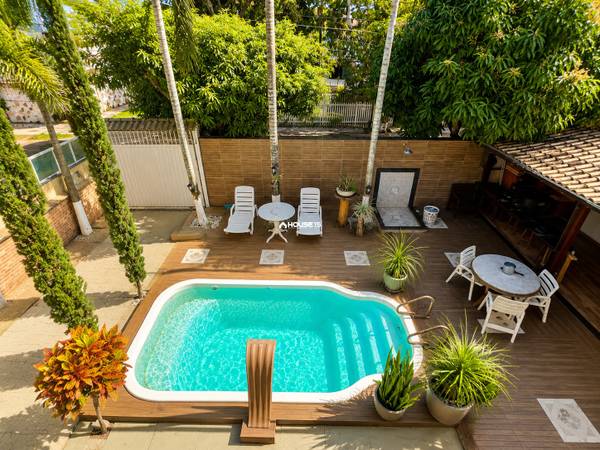 Casa de 6 Quartos à Venda em Setiba - Guarapari - Espírito Santo - Brasil
