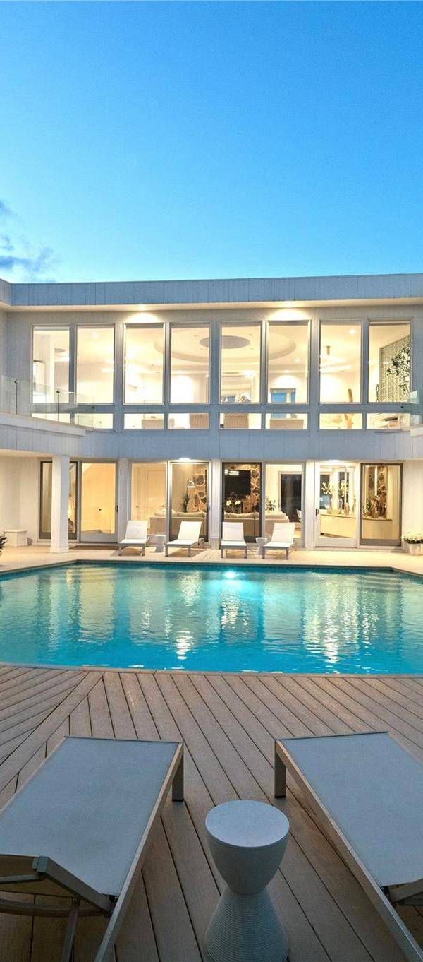 7 Bedroom Home for Sale in Amagansett – 9 Mitchell Dunes Ln