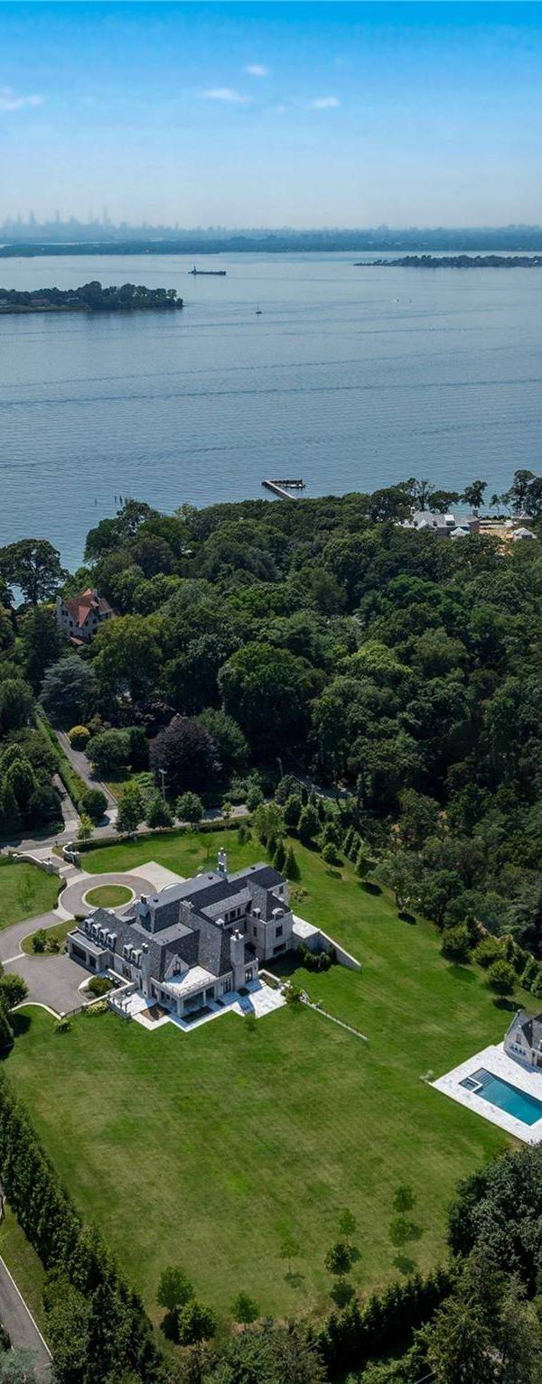 8 Bedroom Home for Sale in Sands Point – NY