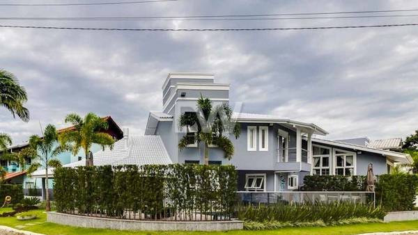 Maison en Résidence Fermée 4 Suites à Vendre à Balneário Camboriú - Santa Catarina - Brésil