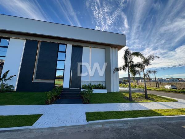 Casa em Condomínio com 4 Suítes à Venda em Camboriú - Santa Catarina - Brasil