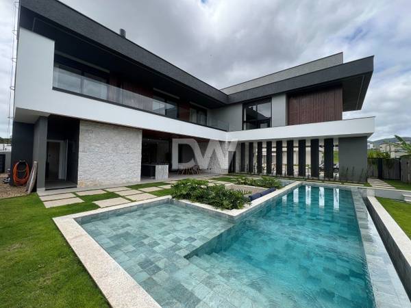 Casa em Condomínio com 5 Suítes à Venda em Camboriú - Santa Catarina - Brasil