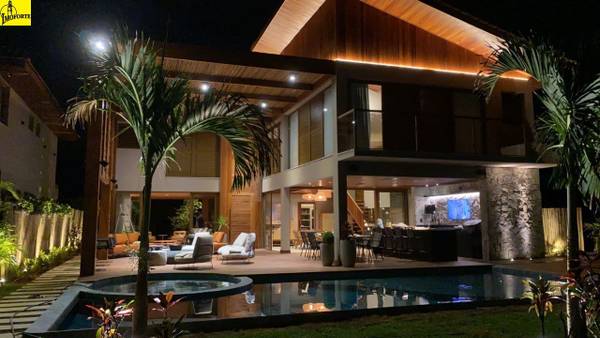 Casa em Condomínio com 6 Suítes à Venda em Praia do Forte – Mata de São João – Bahia – Brasil