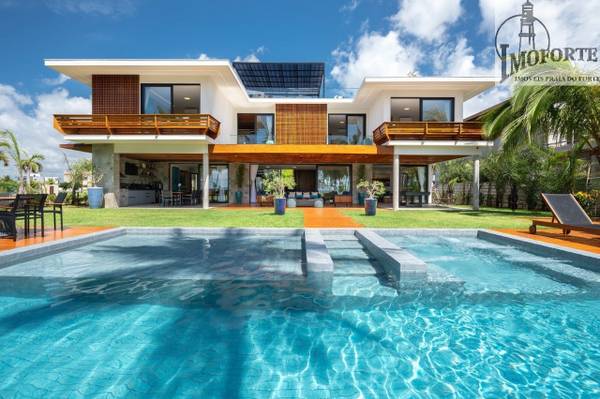 Casa em Condomínio com 8 Suítes à Venda em Praia do Forte – Mata de São João – Bahia – Brasil