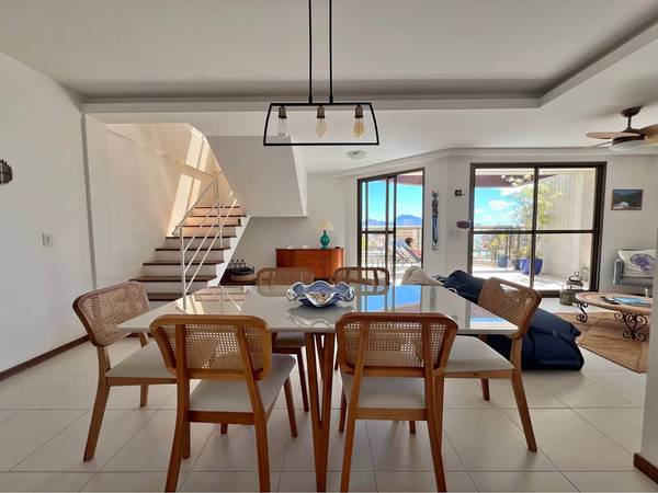 Cobertura de 4 Quartos à Venda na Praia de Peracanga – Guarapari – ES