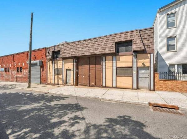 Imóvel Comercial à Venda em College Point - Nova Iorque - EUA