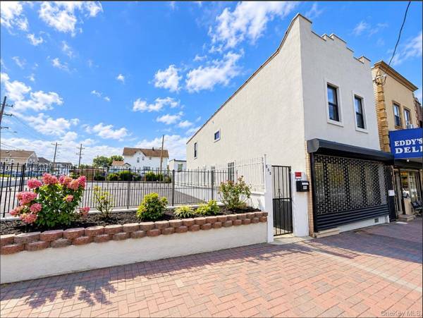 Imóvel Comercial à Venda em Elmont - Nova Iorque - EUA