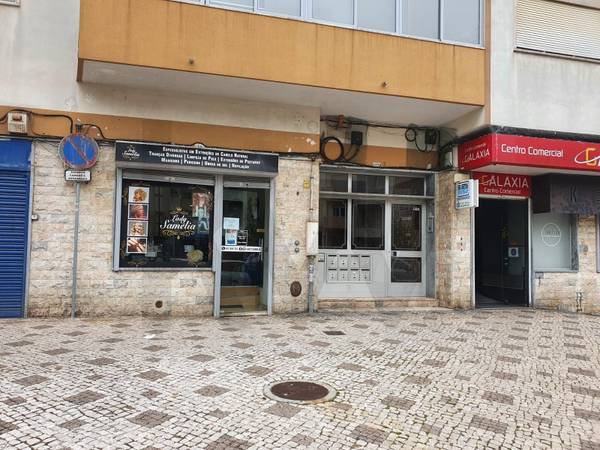 Loja à Venda em Mem Martins - Lisboa - Portugal