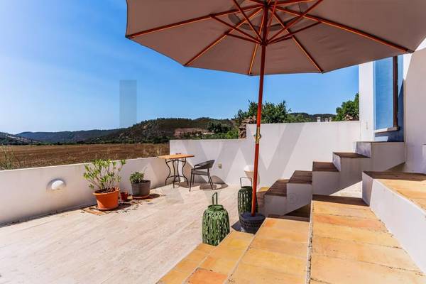 Casa de 2 Dormitorios en Venta en Aljezur, Algarve, Portugal