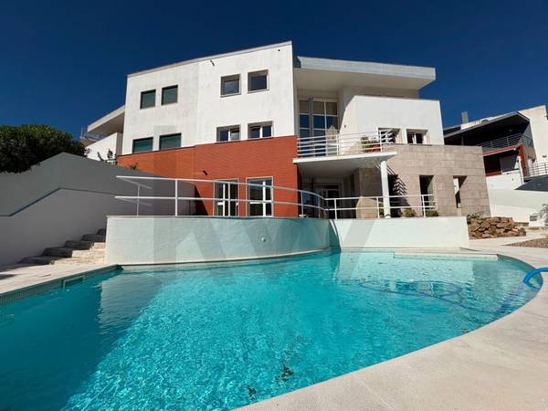 Moradia T3 à Venda em Almada - Setúbal - Portugal