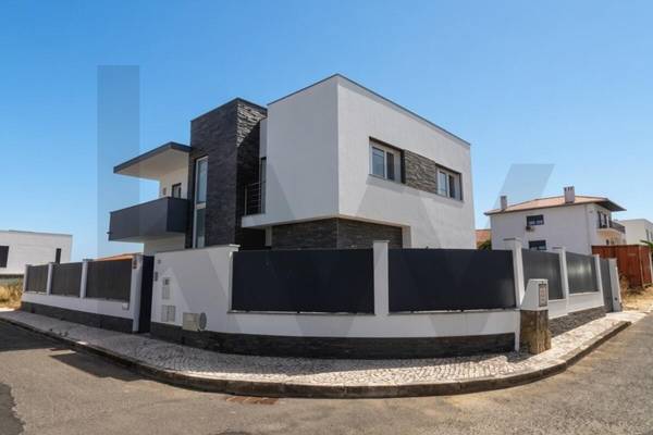 Moradia T4 à Venda em Alcabideche - Lisboa - Portugal