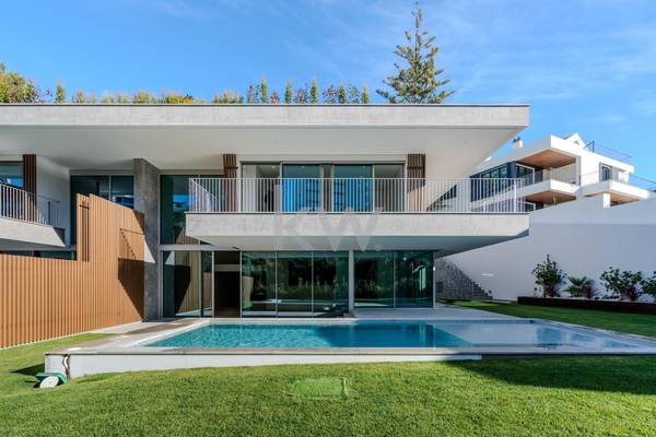 Moradia T4 na Planta à Venda em Cascais - Lisboa - Portugal